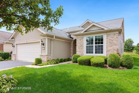2852 Edgewater Dr, Elgin, IL 60124 photo 2
