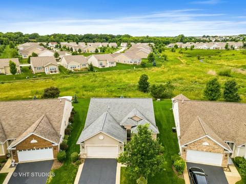 2852 Edgewater Dr, Elgin, IL 60124 photo 3