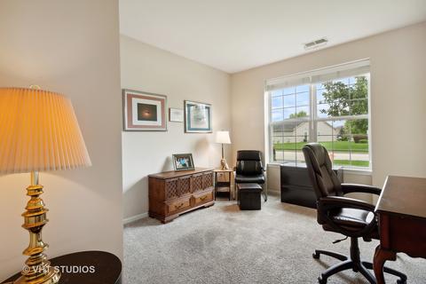 2852 Edgewater Dr, Elgin, IL 60124 photo 6