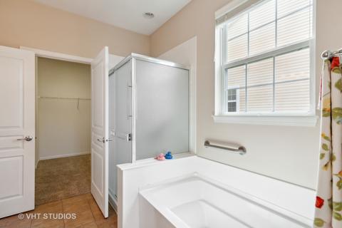 2852 Edgewater Dr, Elgin, IL 60124 photo 17