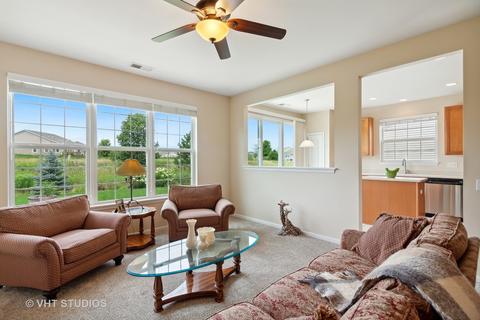 2852 Edgewater Dr, Elgin, IL 60124 photo 12
