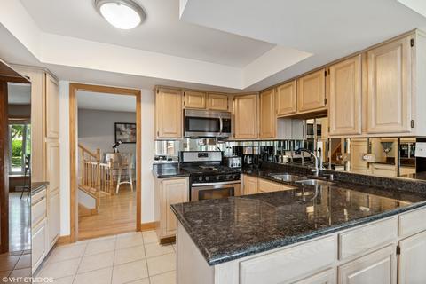 2000 W Mark Ter, Mount Prospect, IL 60056 photo 4