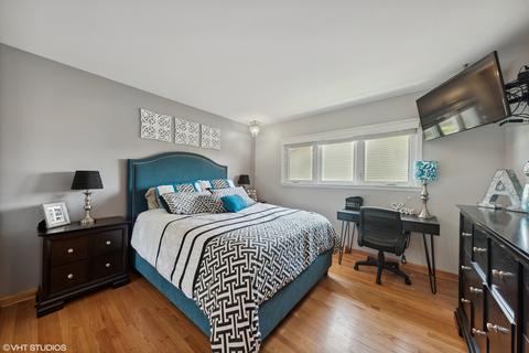2000 W Mark Ter, Mount Prospect, IL 60056 photo 11