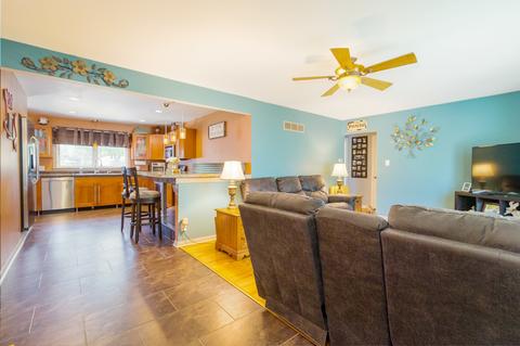 207 Taylor St, Dwight, IL 60420 photo 2