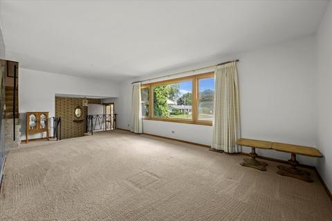 752 Diane Ave, Elgin, IL 60123 photo 3