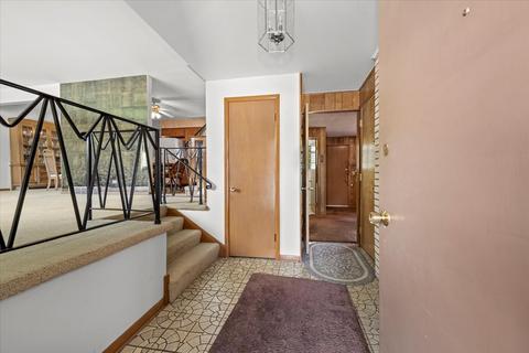 752 Diane Ave, Elgin, IL 60123 photo 2