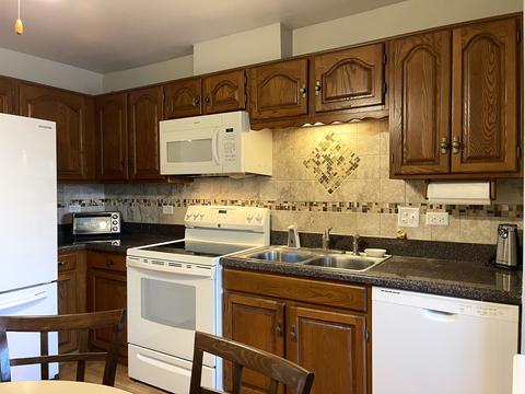 1608 Newburn Ct #D2, Wheeling, IL 60090 photo 3