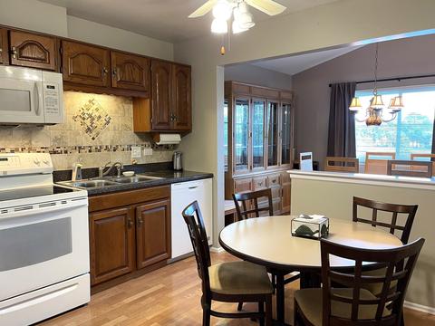 1608 Newburn Ct #D2, Wheeling, IL 60090 photo 2