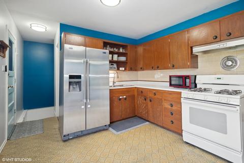 375 Pleasant St, Hoffman Estates, IL 60169 photo 3