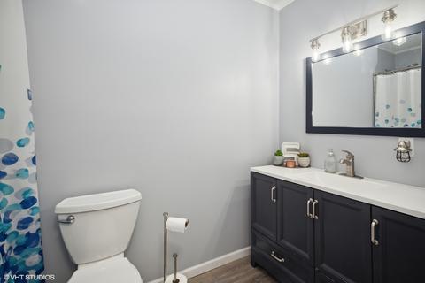 375 Pleasant St, Hoffman Estates, IL 60169 photo 4