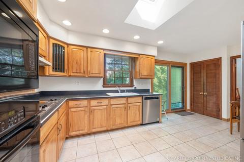 2 S372 Seneca Dr, Wheaton, IL 60189 photo 9