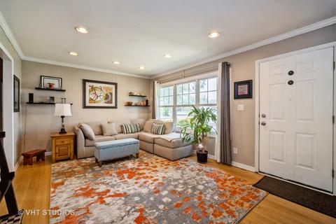 1315 Whitcomb Ave, Des Plaines, IL 60018 photo 4