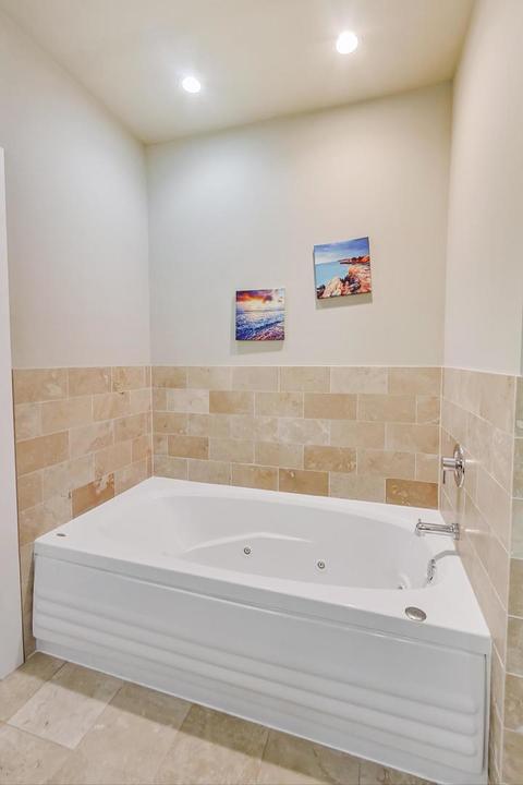 207 E 31st St #2E, Chicago, IL 60616 photo 24