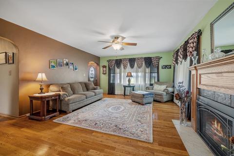 914 E Division St, Lockport, IL 60441 photo 4