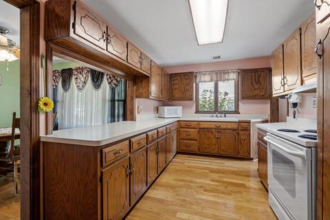 914 E Division St, Lockport, IL 60441 photo 7