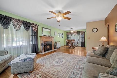 914 E Division St, Lockport, IL 60441 photo 3