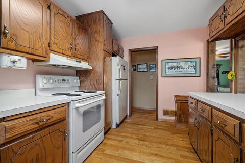 914 E Division St, Lockport, IL 60441 photo 6