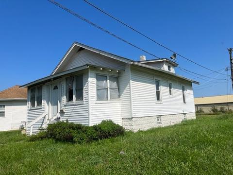 1175 E Chestnut St, Kankakee, IL 60901 photo 2