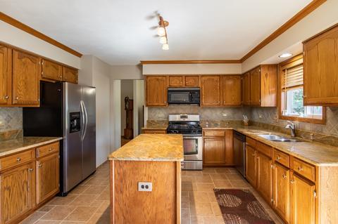 360 Brittany Trl, Elgin, IL 60120 photo 7
