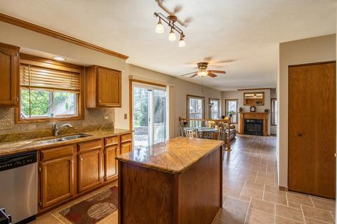 360 Brittany Trl, Elgin, IL 60120 photo 6