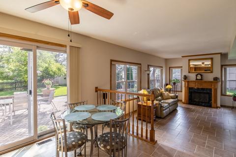 360 Brittany Trl, Elgin, IL 60120 photo 9