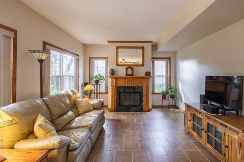 360 Brittany Trl, Elgin, IL 60120 photo 10