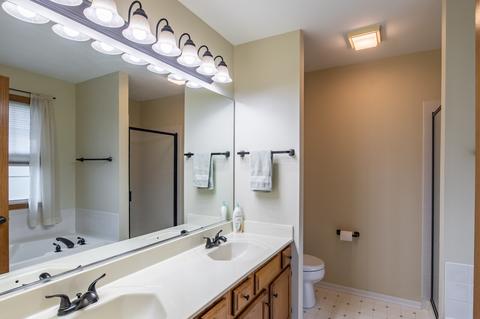 360 Brittany Trl, Elgin, IL 60120 photo 21