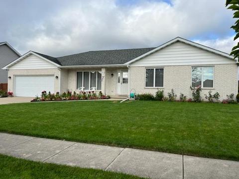303 Deerpath Dr, Minooka, IL 60447 photo 2