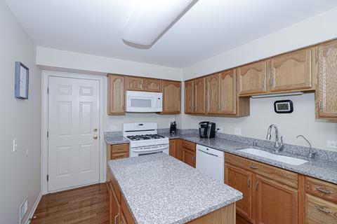 1280 Horseshoe Ct, Bartlett, IL 60103 photo 8
