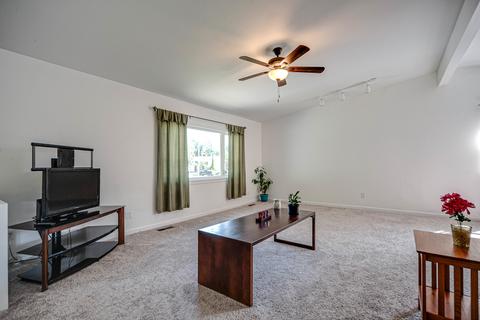 51 E Sunset Dr, Cary, IL 60013 photo 2