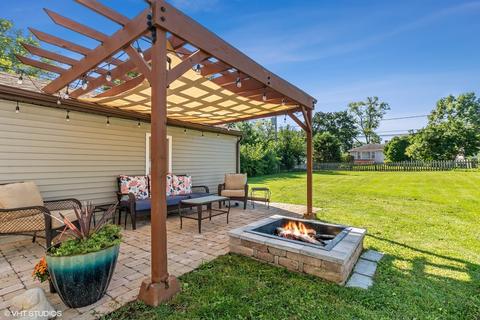2311 Saint James St, Rolling Meadows, IL 60008 photo 13
