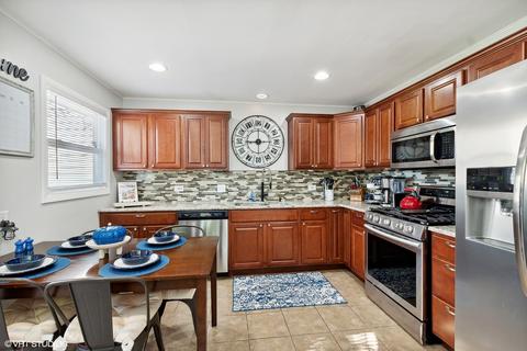 2311 Saint James St, Rolling Meadows, IL 60008 photo 4