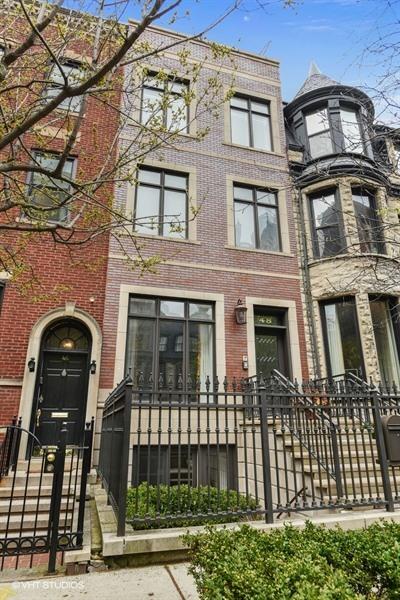 48 Elm St, Chicago, IL 60611 photo 1