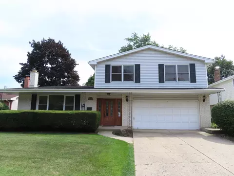 169 Sunrise Dr, Wheeling, IL 60090 photo 2