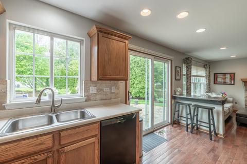 1275 Dunbarton Dr, Aurora, IL 60502 photo 17