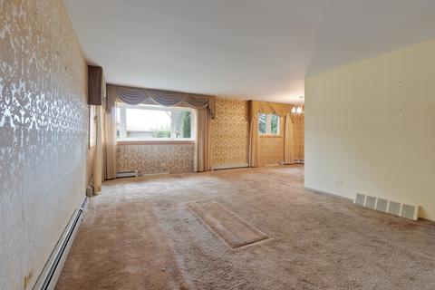 1421 E Lowden Ln, Mount Prospect, IL 60056 photo 2