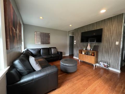 420 S Wolf Rd, Des Plaines, IL 60016 photo 5