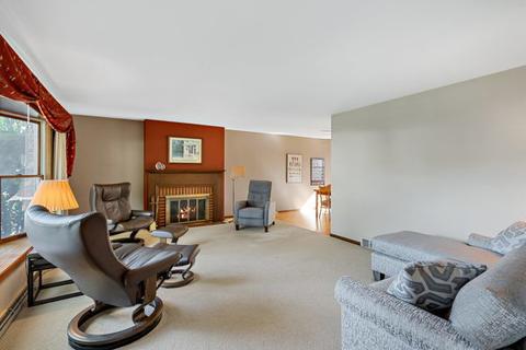 907 Eddy Ct, Wheaton, IL 60187 photo 2
