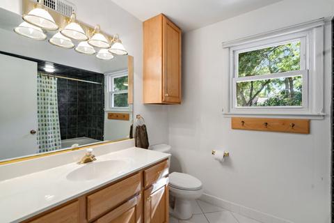 907 Eddy Ct, Wheaton, IL 60187 photo 12