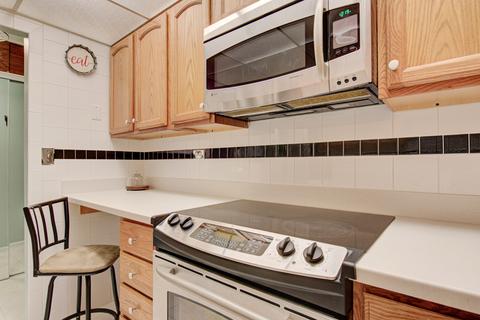 825 Pearson St #2F, Des Plaines, IL 60016 photo 11