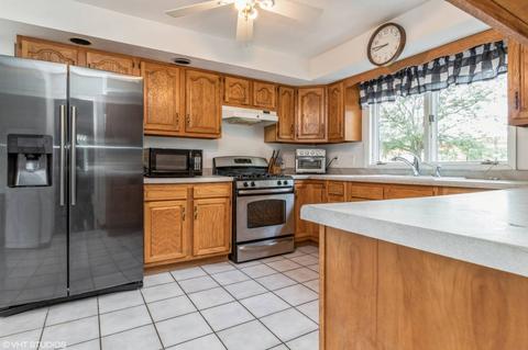 331 Chaney Ave, Crest Hill, IL 60403 photo 2