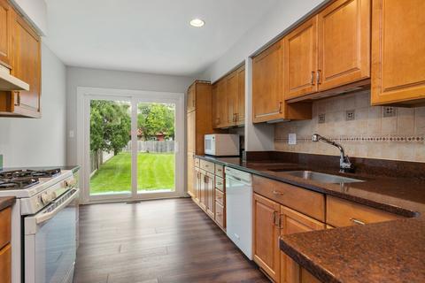 646 Lakeside Circle Dr, Wheeling, IL 60090 photo 4