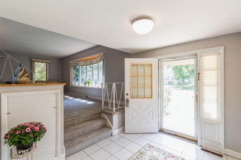 790 Freeman Rd, Hoffman Estates, IL 60192 photo 3