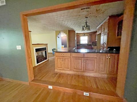 1020 W 4th St, Spring Valley, IL 61362 photo 4