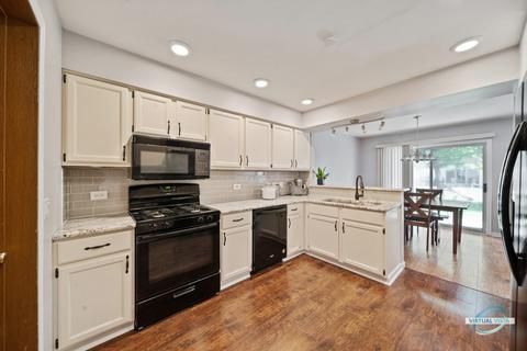 893 Wembley Ct, Elgin, IL 60120 photo 9