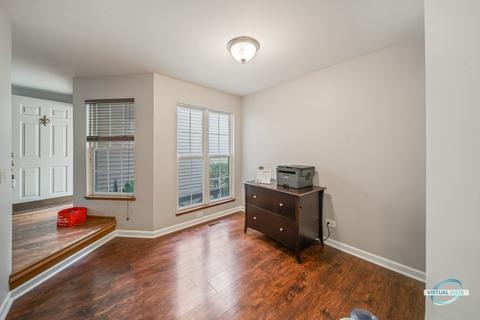 893 Wembley Ct, Elgin, IL 60120 photo 11