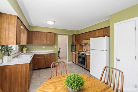307 Clinton Ct, Wheaton, IL 60187 photo 7