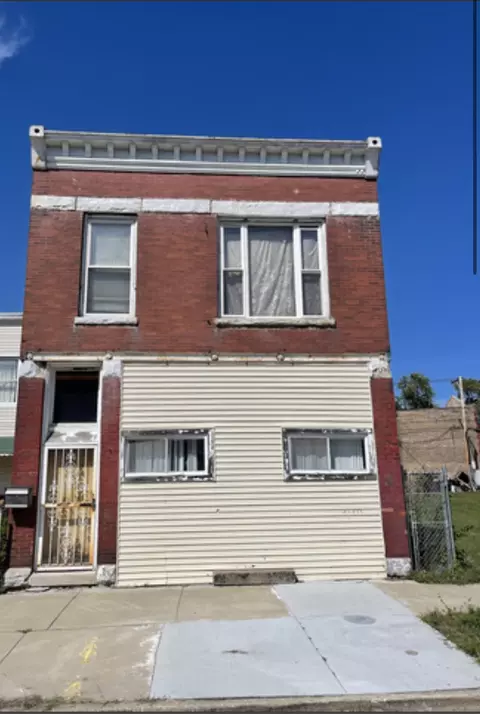 1424 E 70th St, Chicago, IL 60637 photo 1