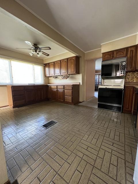 237 Cindy Ln, Wheeling, IL 60090 photo 10