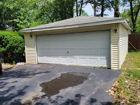 6809 Columbia Dr, Bridgeview, IL 60455 photo 2
